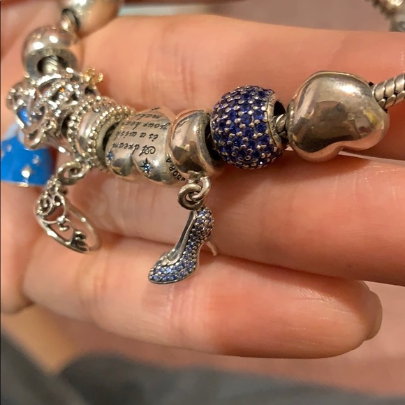 Pandora Bracelet with 8 Cinderella themed charms - Picture 5 of 6